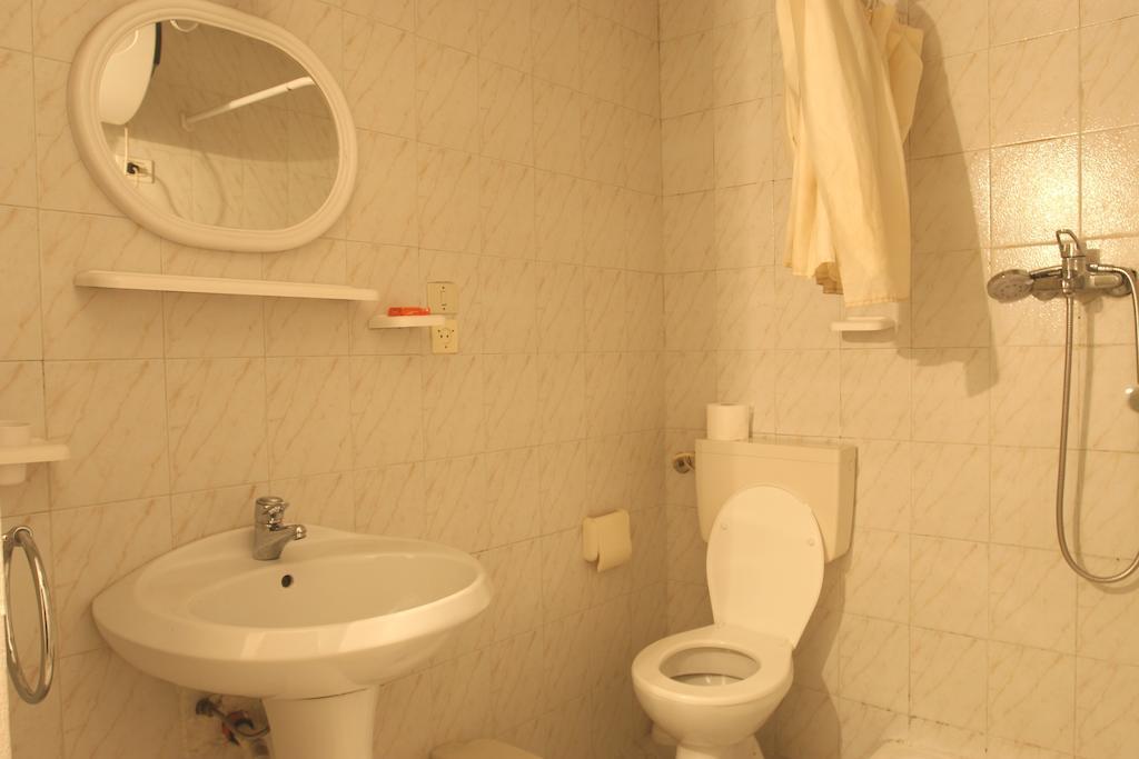 Guesthouse Pension Andrea Тирана Экстерьер фото