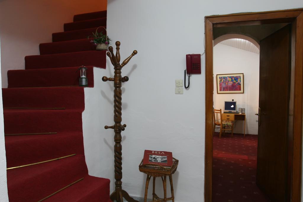 Guesthouse Pension Andrea Тирана Экстерьер фото