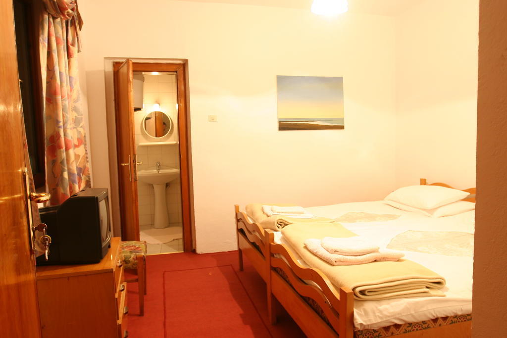 Guesthouse Pension Andrea Тирана Номер фото