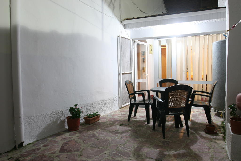 Guesthouse Pension Andrea Тирана Экстерьер фото